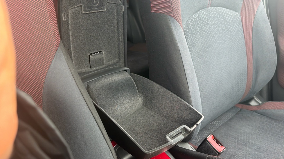 Nissan Juke 1.2 DiG-T N-Connecta 5dr Petrol Hatchback - Image 36
