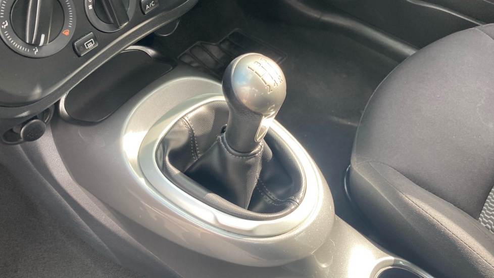 Nissan Juke 1.6 [94] Visia 5dr Petrol Hatchback - Image 13