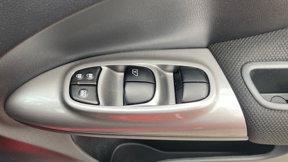 Nissan Juke 1.6 [94] Visia 5dr Petrol Hatchback - Image 21