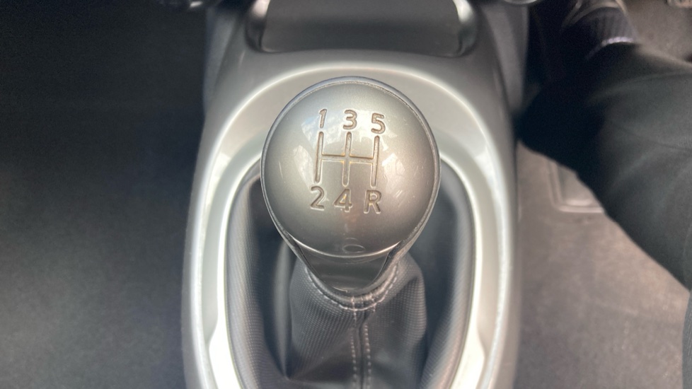Nissan Juke 1.6 [94] Visia 5dr Petrol Hatchback - Image 29