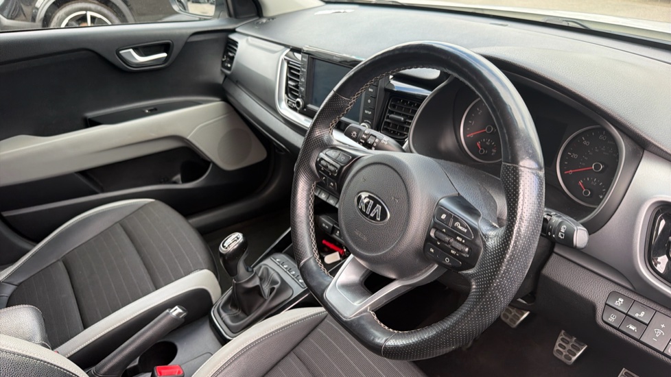 Kia Stonic 1.0T GDi First Edition 5dr Petrol Estate - Image 11