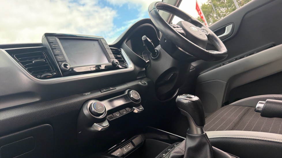 Kia Stonic 1.0T GDi First Edition 5dr Petrol Estate - Image 13