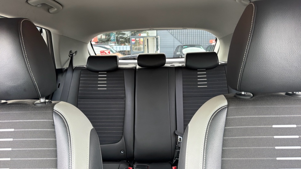 Kia Stonic 1.0T GDi First Edition 5dr Petrol Estate - Image 15