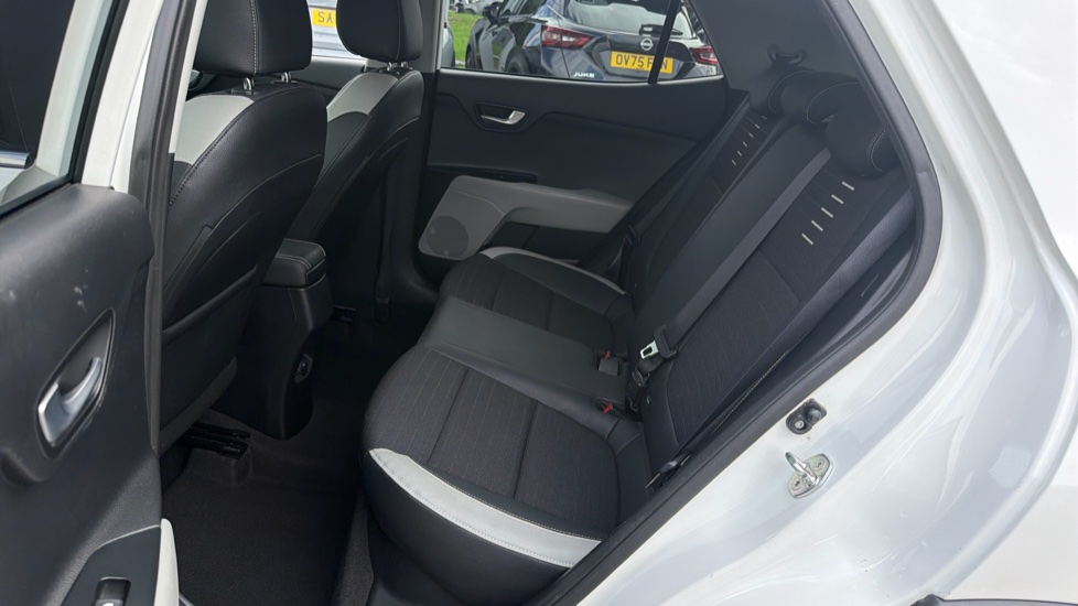 Kia Stonic 1.0T GDi First Edition 5dr Petrol Estate - Image 16