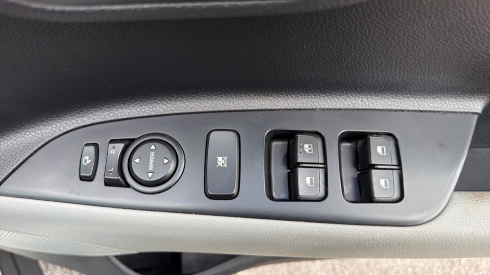 Kia Stonic 1.0T GDi First Edition 5dr Petrol Estate - Image 26