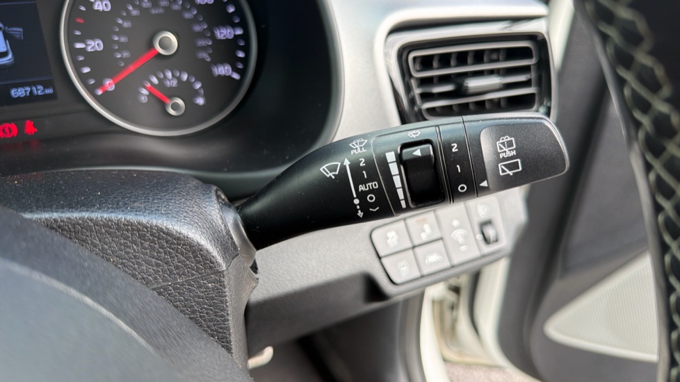 Kia Stonic 1.0T GDi First Edition 5dr Petrol Estate - Image 30