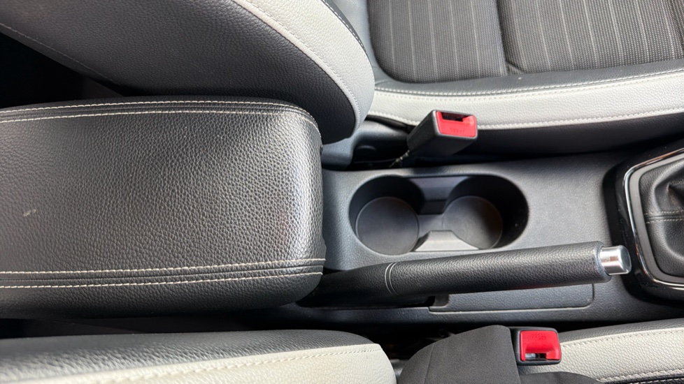 Kia Stonic 1.0T GDi First Edition 5dr Petrol Estate - Image 38