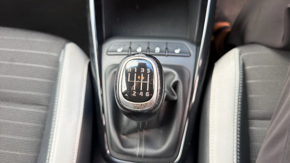 Kia Stonic 1.0T GDi First Edition 5dr Petrol Estate - Image 39