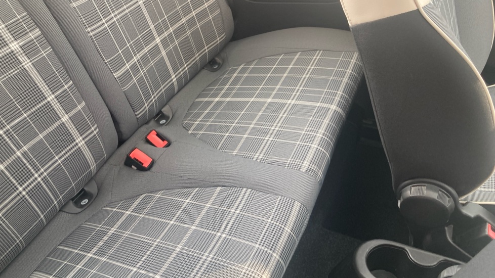 Fiat 500 1.2 Lounge 3dr Petrol Hatchback - Image 16
