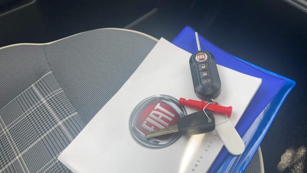 Fiat 500 1.2 Lounge 3dr Petrol Hatchback - Image 20