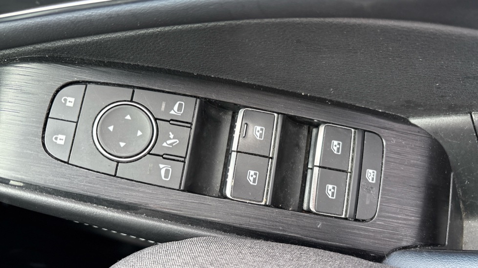 Nissan Qashqai 1.5 E-Power Tekna 5dr Auto Hybrid Hatchback - Image 30
