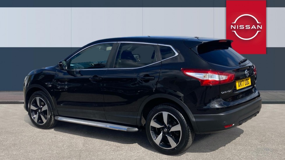 Nissan Qashqai 1.5 dCi N-Connecta 5dr Diesel Hatchback - Image 2