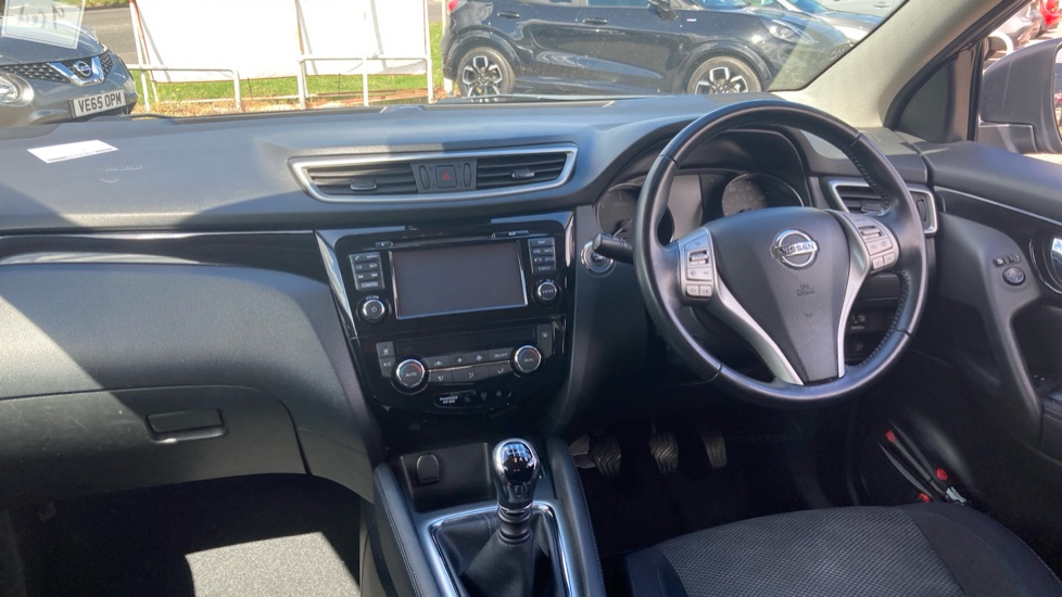 Nissan Qashqai 1.5 dCi N-Connecta 5dr Diesel Hatchback - Image 10