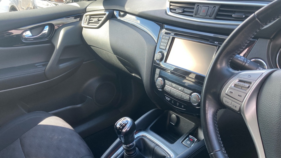 Nissan Qashqai 1.5 dCi N-Connecta 5dr Diesel Hatchback - Image 14