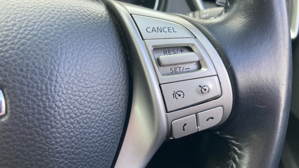 Nissan Qashqai 1.5 dCi N-Connecta 5dr Diesel Hatchback - Image 27
