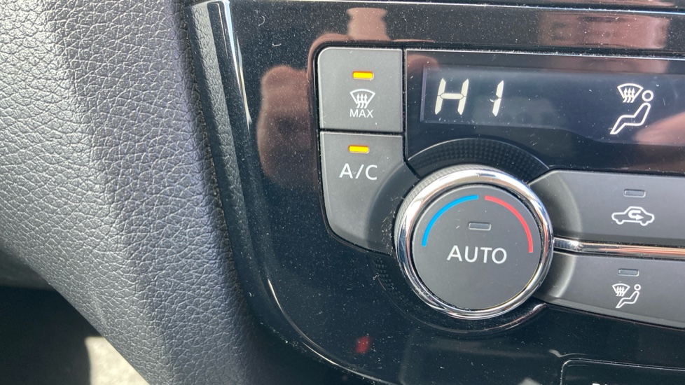 Nissan Qashqai 1.5 dCi N-Connecta 5dr Diesel Hatchback - Image 34