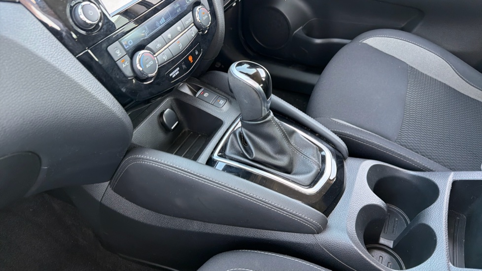 Nissan Qashqai 1.3 DiG-T 160 [157] Acenta Premium 5dr DCT Petrol Hatchback - Image 13