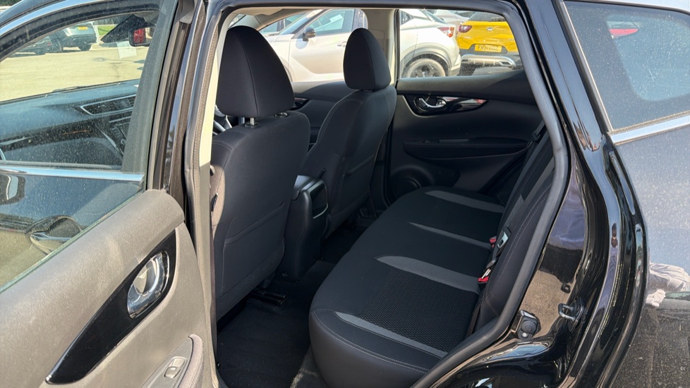 Nissan Qashqai 1.3 DiG-T 160 [157] Acenta Premium 5dr DCT Petrol Hatchback - Image 16