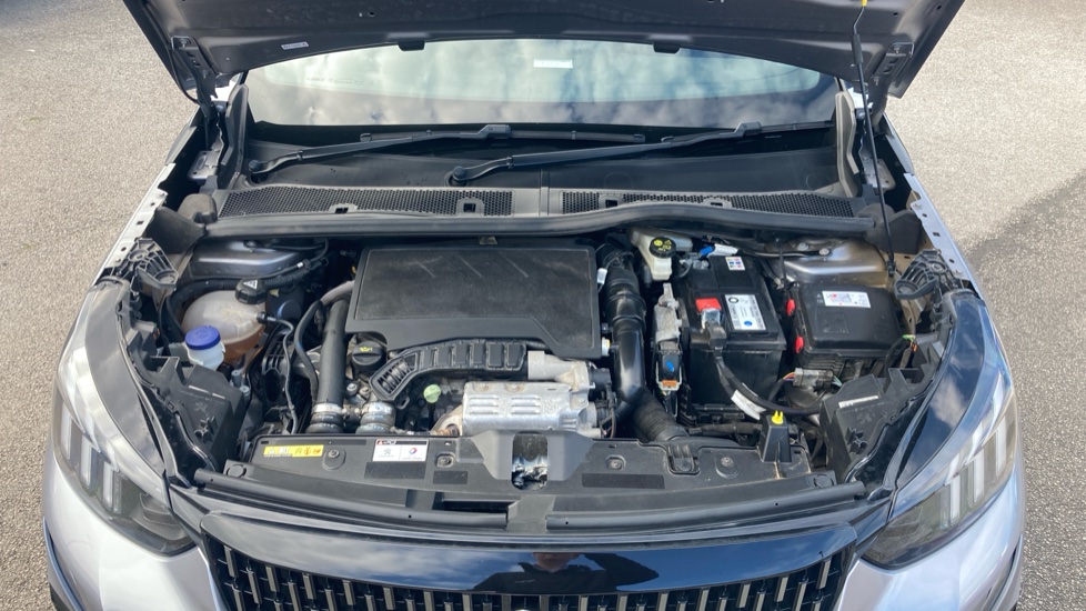 Peugeot 2008 1.2 PureTech 130 GT 5dr Petrol Estate - Image 8