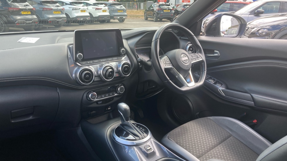 Nissan Juke 1.0 DiG-T 114 N-Connecta 5dr DCT Petrol Hatchback - Image 9