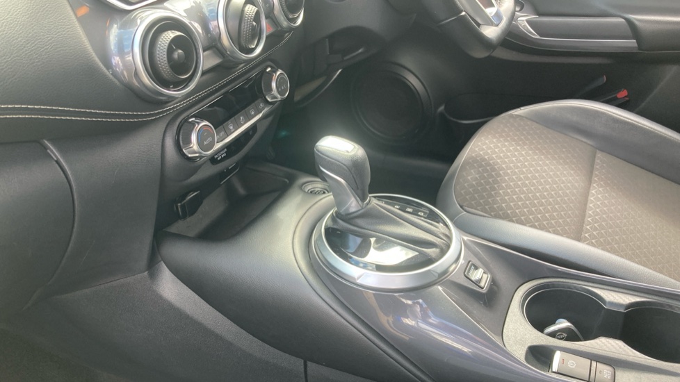 Nissan Juke 1.0 DiG-T 114 N-Connecta 5dr DCT Petrol Hatchback - Image 13