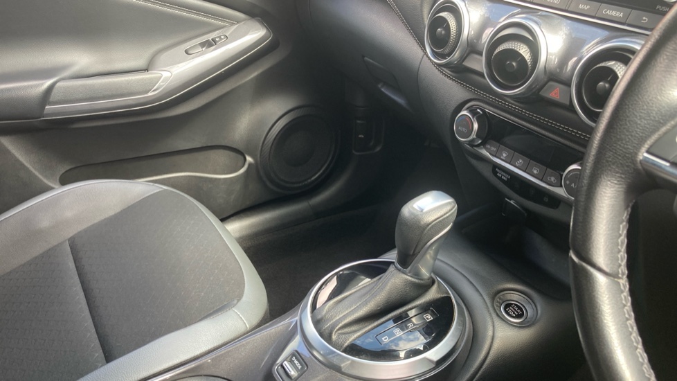 Nissan Juke 1.0 DiG-T 114 N-Connecta 5dr DCT Petrol Hatchback - Image 14