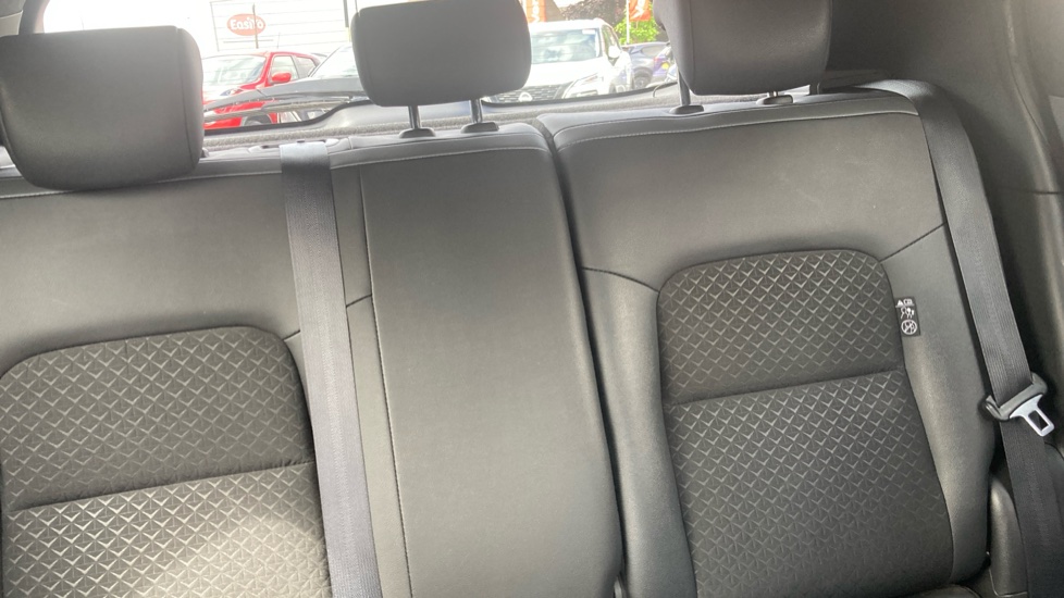 Nissan Juke 1.0 DiG-T 114 N-Connecta 5dr DCT Petrol Hatchback - Image 15