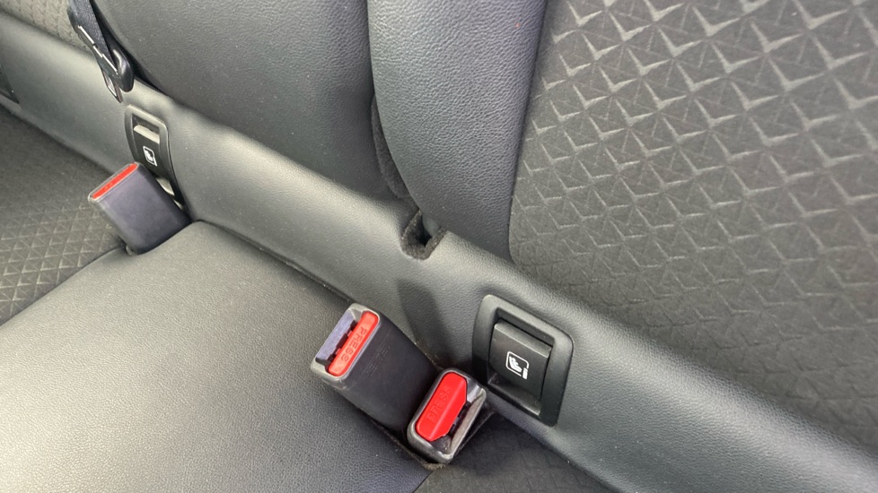 Nissan Juke 1.0 DiG-T 114 N-Connecta 5dr DCT Petrol Hatchback - Image 17