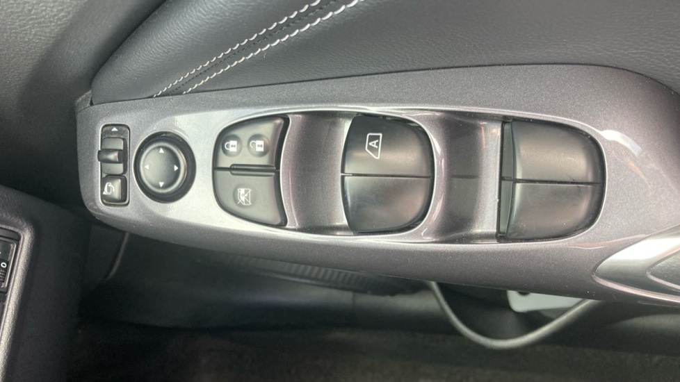 Nissan Juke 1.0 DiG-T 114 N-Connecta 5dr DCT Petrol Hatchback - Image 23