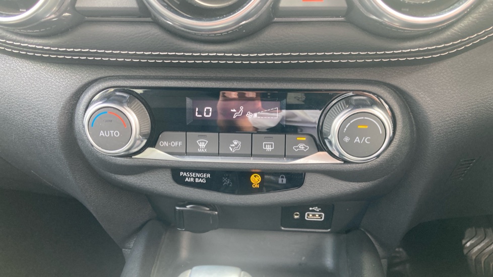Nissan Juke 1.0 DiG-T 114 N-Connecta 5dr DCT Petrol Hatchback - Image 29