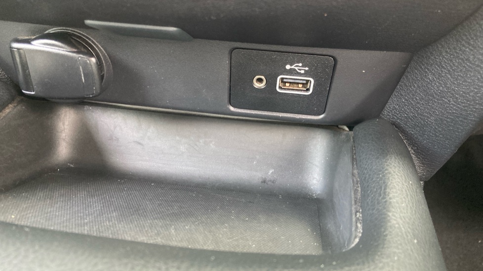 Nissan Juke 1.0 DiG-T 114 N-Connecta 5dr DCT Petrol Hatchback - Image 31