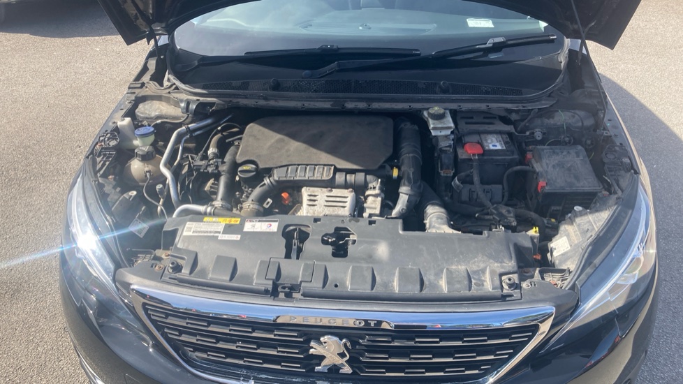 Peugeot 308 1.2 PureTech 130 Allure 5dr Petrol Hatchback - Image 8