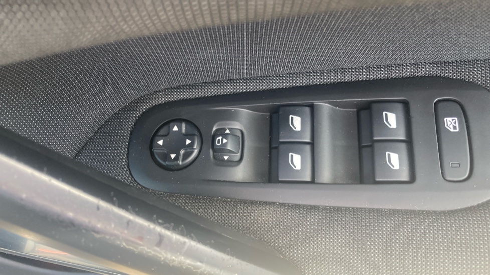 Peugeot 308 1.2 PureTech 130 Allure 5dr Petrol Hatchback - Image 25