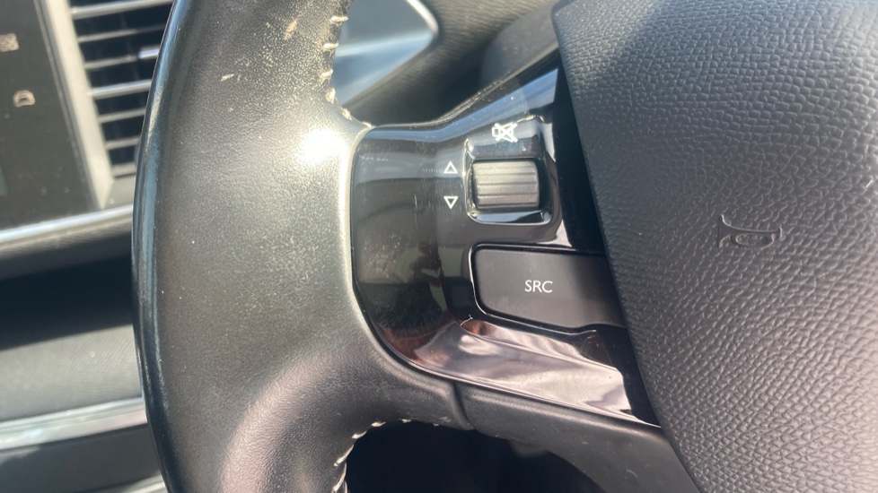 Peugeot 308 1.2 PureTech 130 Allure 5dr Petrol Hatchback - Image 27