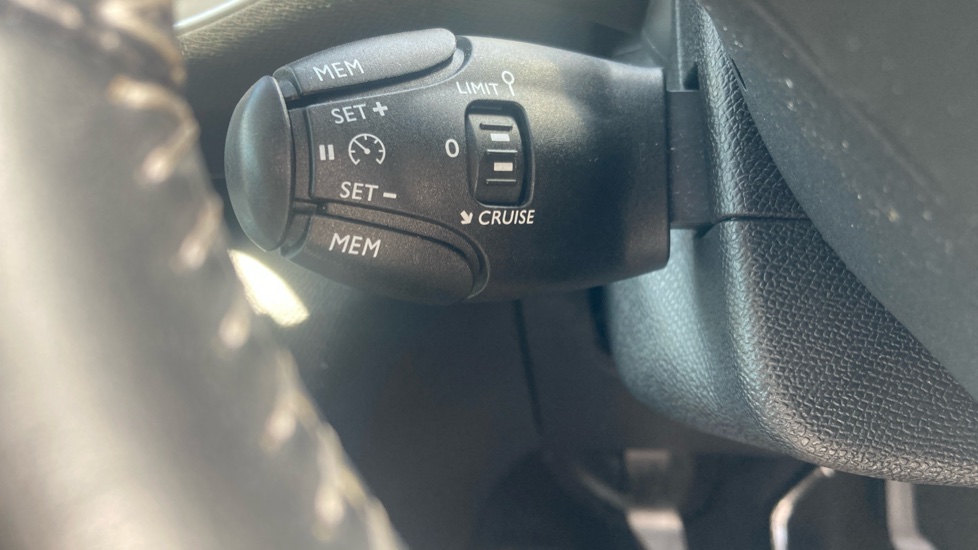 Peugeot 308 1.2 PureTech 130 Allure 5dr Petrol Hatchback - Image 30