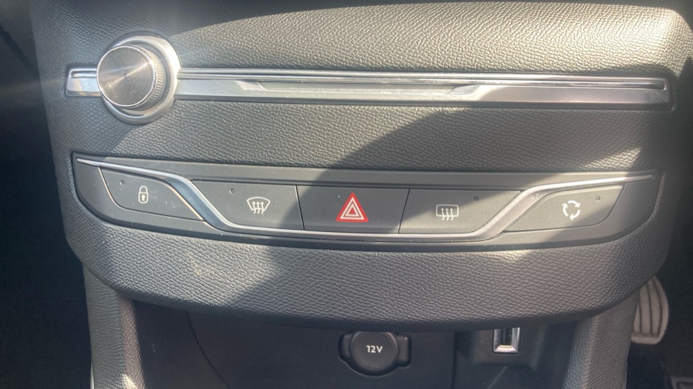 Peugeot 308 1.2 PureTech 130 Allure 5dr Petrol Hatchback - Image 31