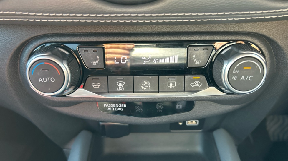 Nissan Juke 1.0 DiG-T 114 Tekna 5dr DCT Petrol Hatchback - Image 27