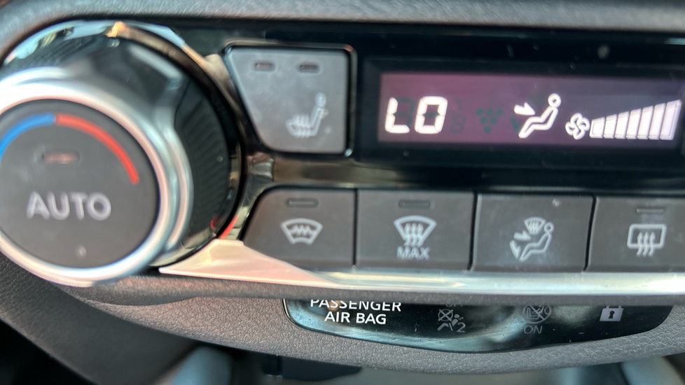 Nissan Juke 1.0 DiG-T 114 Tekna 5dr DCT Petrol Hatchback - Image 28