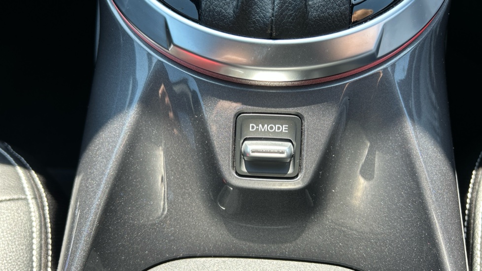 Nissan Juke 1.0 DiG-T 114 Tekna 5dr DCT Petrol Hatchback - Image 30