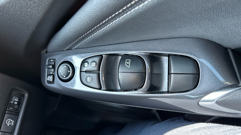Nissan Juke 1.0 DiG-T 114 Tekna 5dr DCT Petrol Hatchback - Image 39