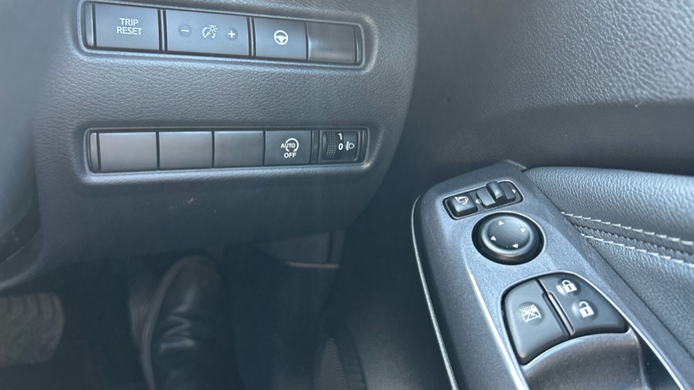 Nissan Juke 1.0 DiG-T 114 Tekna 5dr DCT Petrol Hatchback - Image 40