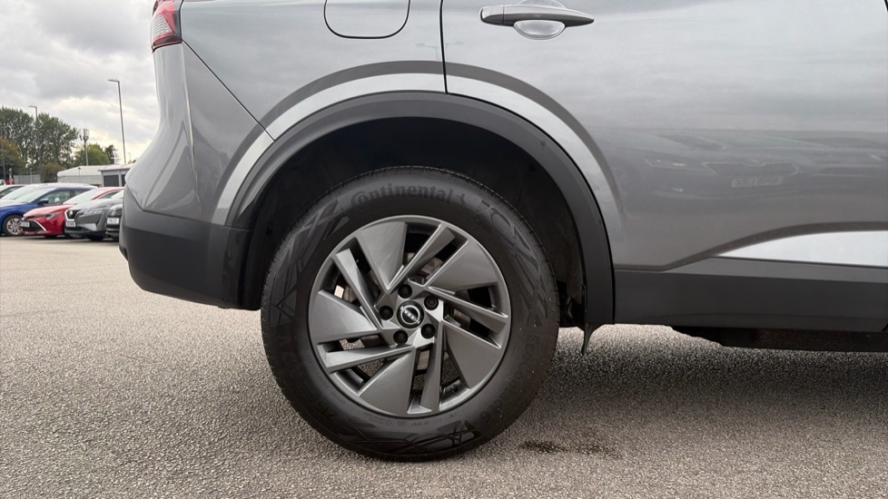Nissan Qashqai 1.3 DiG-T MH Acenta Premium 5dr Petrol Hatchback - Image 7