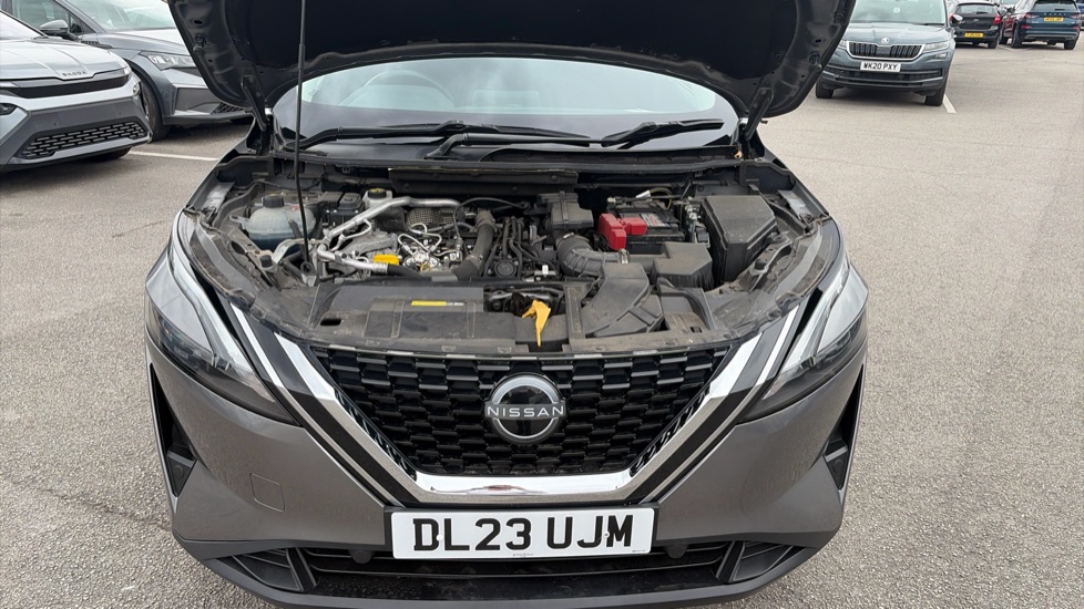 Nissan Qashqai 1.3 DiG-T MH Acenta Premium 5dr Petrol Hatchback - Image 8