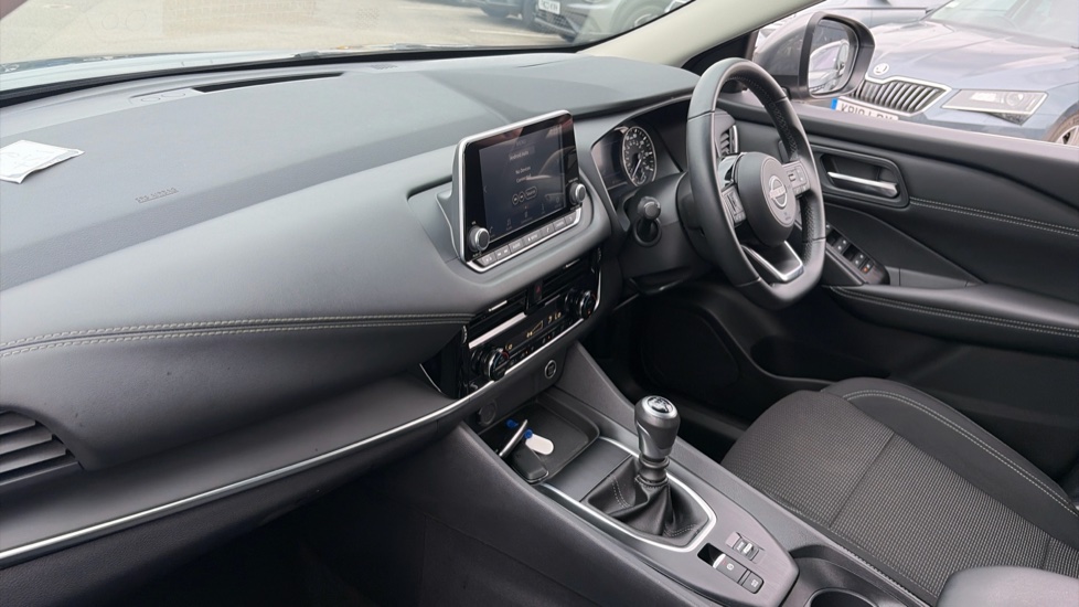 Nissan Qashqai 1.3 DiG-T MH Acenta Premium 5dr Petrol Hatchback - Image 9
