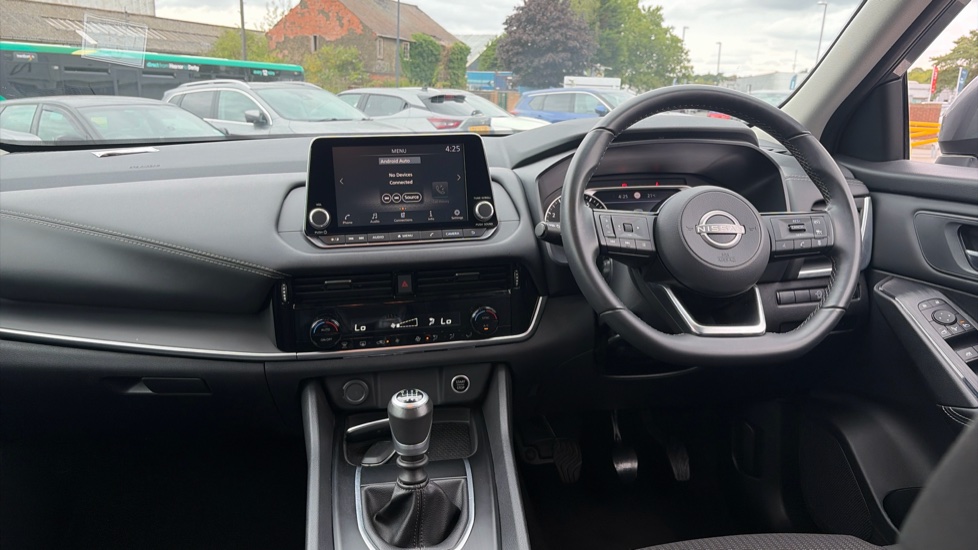 Nissan Qashqai 1.3 DiG-T MH Acenta Premium 5dr Petrol Hatchback - Image 10