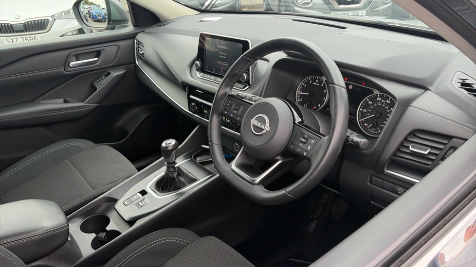 Nissan Qashqai 1.3 DiG-T MH Acenta Premium 5dr Petrol Hatchback - Image 11
