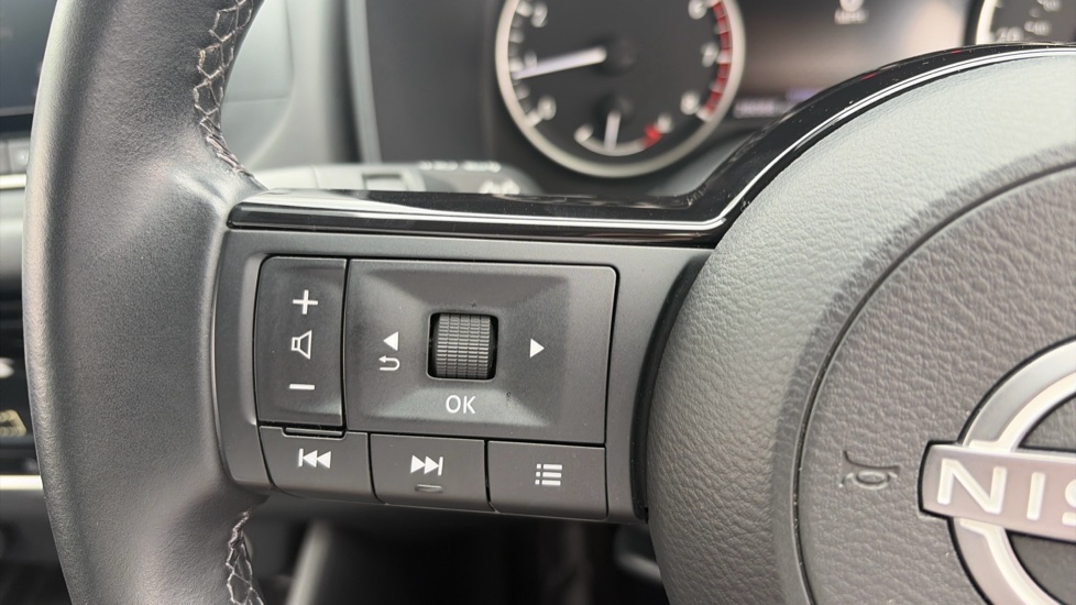 Nissan Qashqai 1.3 DiG-T MH Acenta Premium 5dr Petrol Hatchback - Image 30