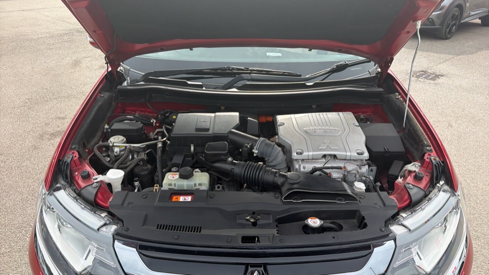 Mitsubishi Outlander 2.0 PHEV GX5hs 5dr Auto Estate - Image 8
