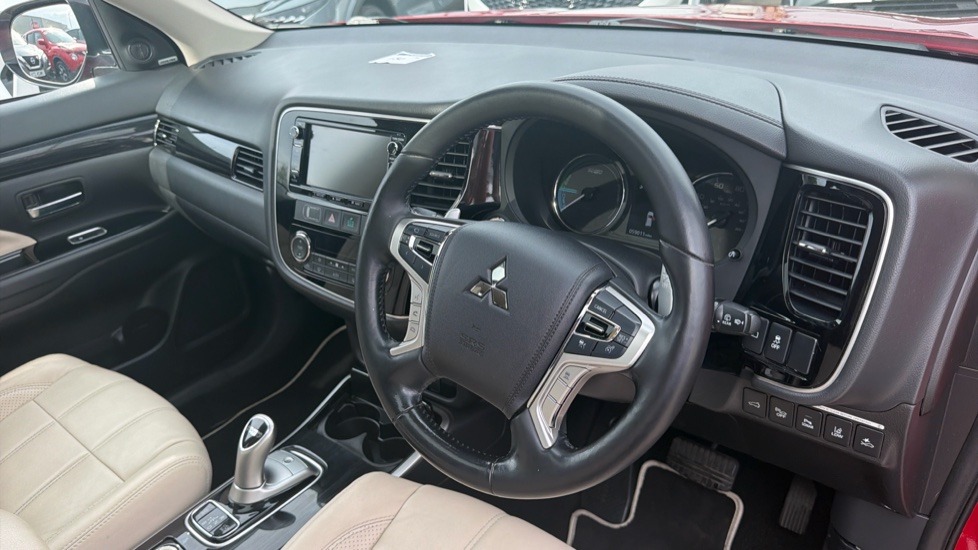 Mitsubishi Outlander 2.0 PHEV GX5hs 5dr Auto Estate - Image 11