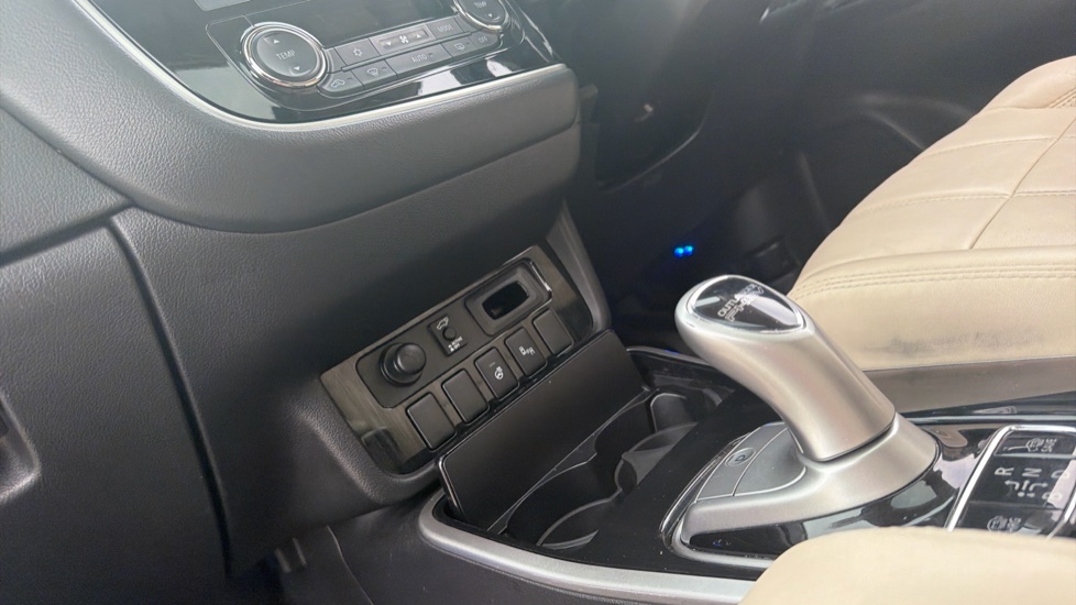 Mitsubishi Outlander 2.0 PHEV GX5hs 5dr Auto Estate - Image 13